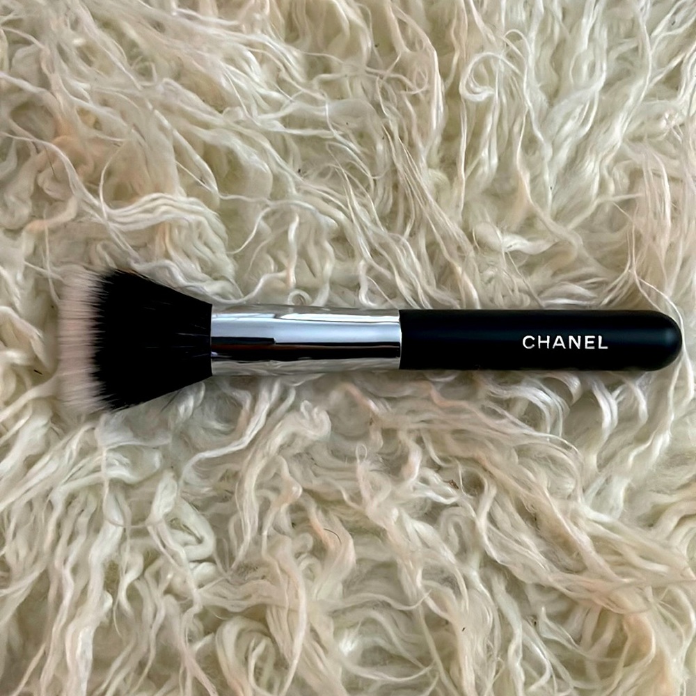 Brand New CHANEL Foundation/Powder Brush #7